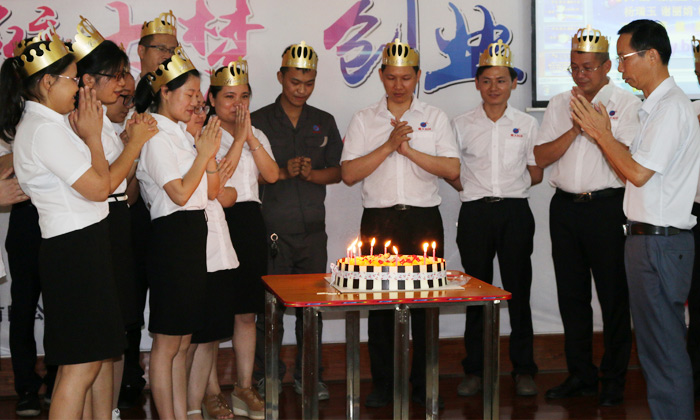 雅大酒業(yè)第一屆&ldquo;快樂.積分&rdquo;頒獎(jiǎng)大會(huì)與員工生日會(huì)6月16日召開