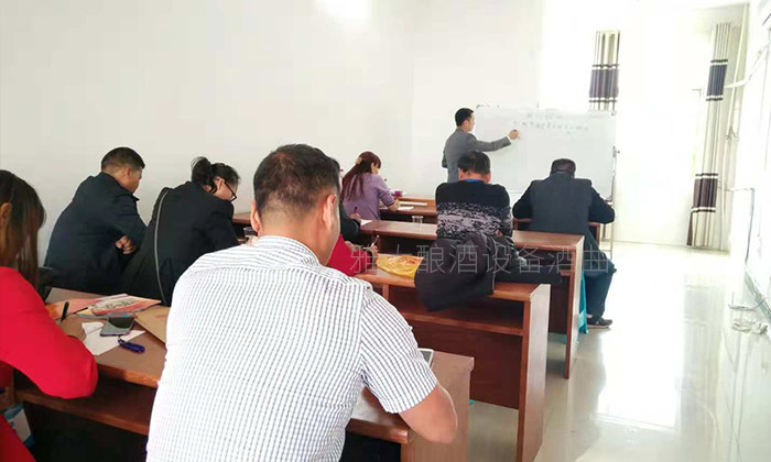 雅大優(yōu)惠活動持續(xù)升溫，恭喜潘總抽中200斤糧食釀酒設備1套-11