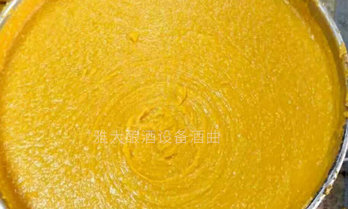 大型釀酒設(shè)備怎樣做出好喝的紅薯酒？紅薯釀酒方法！-04-紅薯釀酒打漿