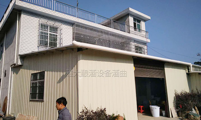 用雅大大型釀酒設(shè)備做薏米酒1年，日均營(yíng)業(yè)額達(dá)8000元的秘密-03-薏米酒案例二層樓房
