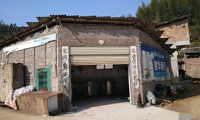 用雅大大型釀酒設(shè)備做薏米酒1年，日均營(yíng)業(yè)額達(dá)8000元的秘密-04-薏米酒案例二層樓房酒廠