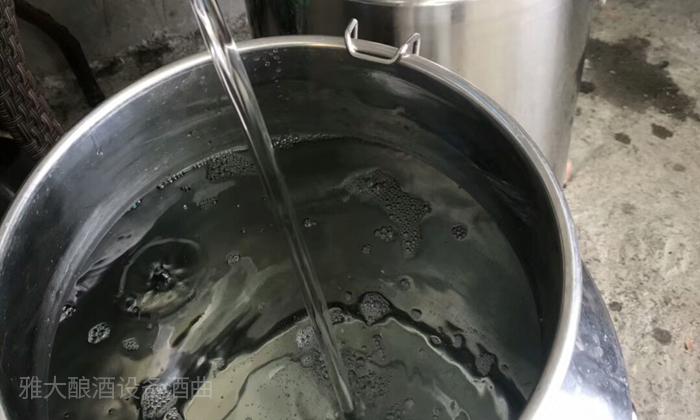 通過(guò)酒花來(lái)判斷白酒度數(shù)的冷知識(shí)&mdash;&mdash;&ldquo;看花量度&rdquo;-01