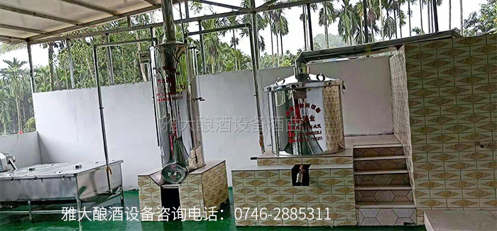 傳統(tǒng)木甑專(zhuān)業(yè)釀酒設(shè)備1天只能蒸100斤大米，白酒供不應(yīng)求怎么辦？-06-雅大多功能釀酒設(shè)備安裝圖1