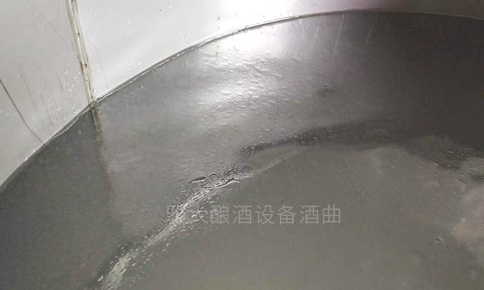 用白酒蒸酒設(shè)備做低度酒贏取年輕人市場，怎么操作比較好？-05