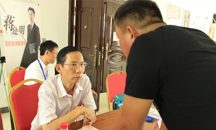 草根人士如何實現(xiàn)釀酒夢？讓這款小型白酒釀酒設備來幫忙！-05