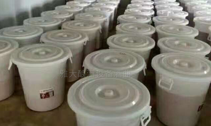 草根人士如何實現(xiàn)釀酒夢？讓這款小型白酒釀酒設備來幫忙！-06-釀酒發(fā)酵車間