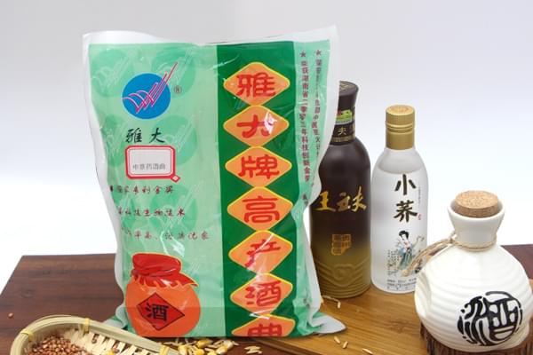 為什么我釀的大米白酒不夠香，那是因?yàn)槟鷽]選對(duì)中草藥酒曲！-03