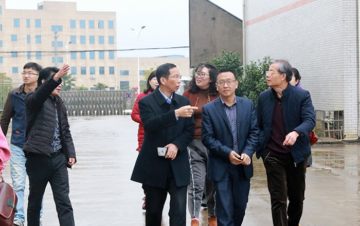 雅大果酒產(chǎn)業(yè)創(chuàng)新發(fā)展座談會(huì)于12月4日在雅大隆重召開！-04