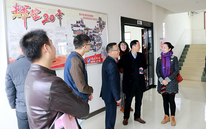 雅大果酒產(chǎn)業(yè)創(chuàng)新發(fā)展座談會(huì)于12月4日在雅大隆重召開！-05