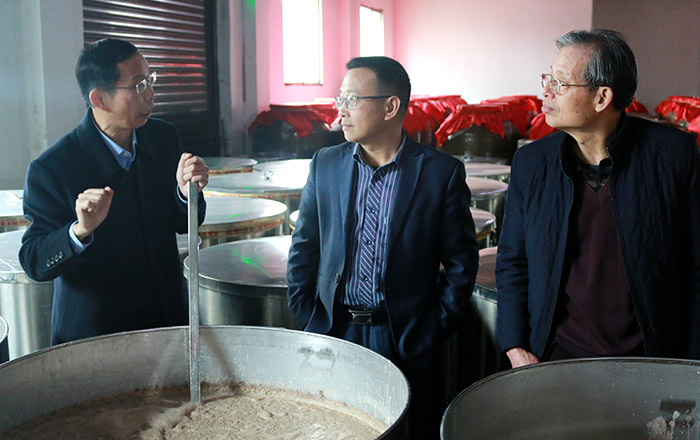 雅大果酒產(chǎn)業(yè)創(chuàng)新發(fā)展座談會(huì)于12月4日在雅大隆重召開！-11