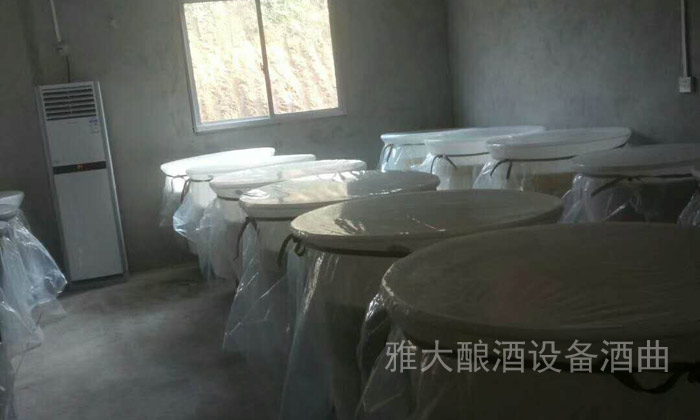 為什么酒醅寶寶怕冷 而經(jīng)不銹鋼釀酒設備蒸餾后在低溫下不結冰-05空調(diào)控溫1