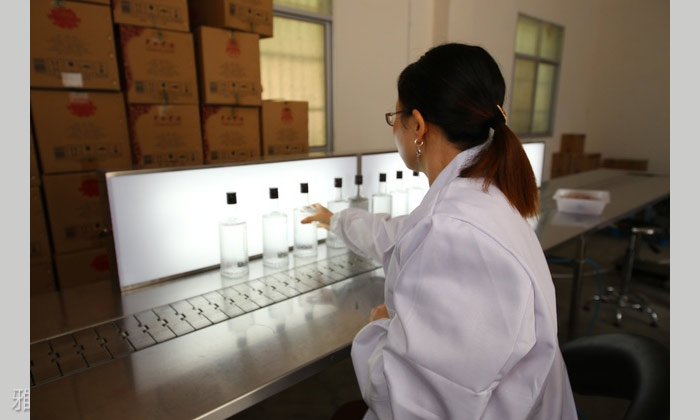 用燒酒設(shè)備蒸餾的酒頭即香又怪，在調(diào)味酒中的地位卻不可替代-02-白酒生產(chǎn)線