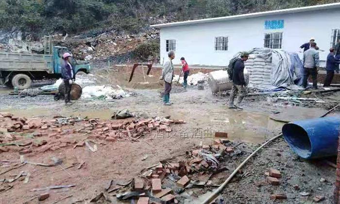 滯銷，長相難看的百香果，用蒸汽釀酒設(shè)備做酒再也不爛！-06廠房建設(shè)中4