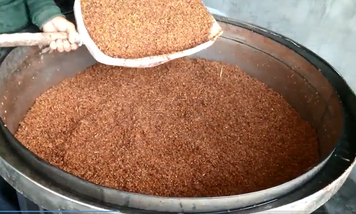 用中型釀酒設(shè)備蒸餾固態(tài)白酒，這樣蒸才能去苦增香&mdash;&mdash;裝甑-02