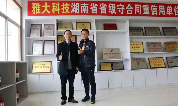 2590后釀酒小白用釀酒蒸餾設(shè)備做酒1年，散酒50元斤，生意火爆！1