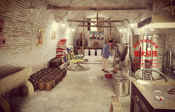 催總傳統(tǒng)釀酒設備車間一角