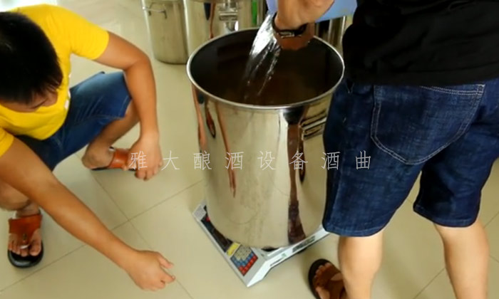 8.10-8步教您用小型酒廠釀酒設(shè)備釀造紅薯酒，純實(shí)操！8
