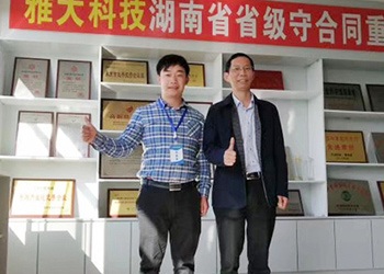 桂林小伙用1套白酒釀酒設(shè)備幾百斤大米起步開酒坊！