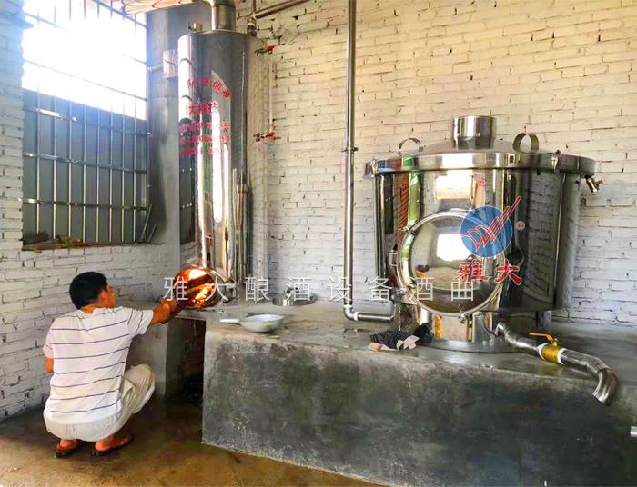 一套白酒蒸餾設(shè)備開個(gè)純糧酒小作坊，老爸的散酒我包了 4