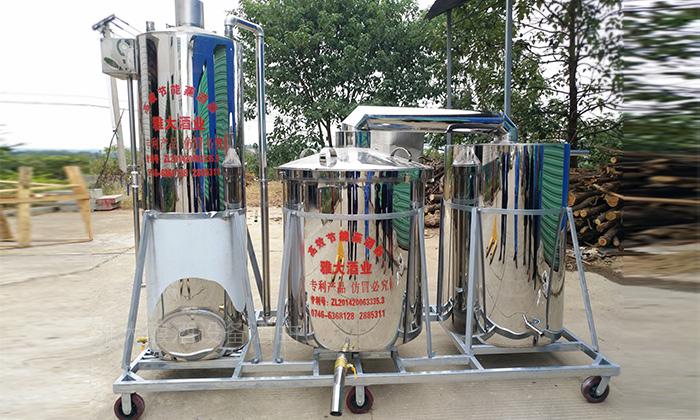 傳統(tǒng)釀酒人迷戀手工釀酒40年換小型釀酒設(shè)備藝更精 2 傳統(tǒng)釀酒人迷戀手工釀酒40年換小型釀酒設(shè)備藝更精 2