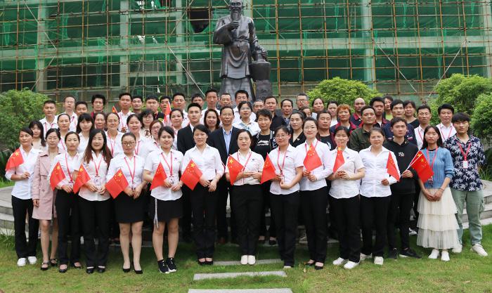 唱響勞動，創(chuàng)造幸福 雅大&ldquo;五一&rdquo;表彰大會順利舉行 12