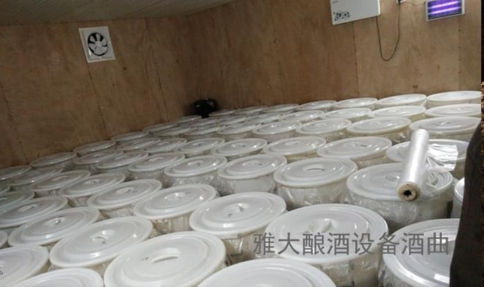 夏天用蒸餾釀酒設(shè)備做固態(tài)酒能行嗎？能，但要注意這7點(diǎn)！ 4