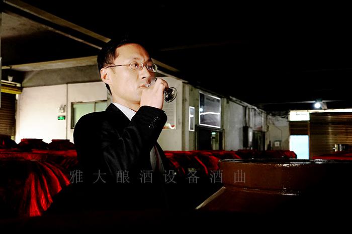 全自動(dòng)釀酒設(shè)備釀造的白酒中含有哪些微量元素，來(lái)源于哪里？ 2