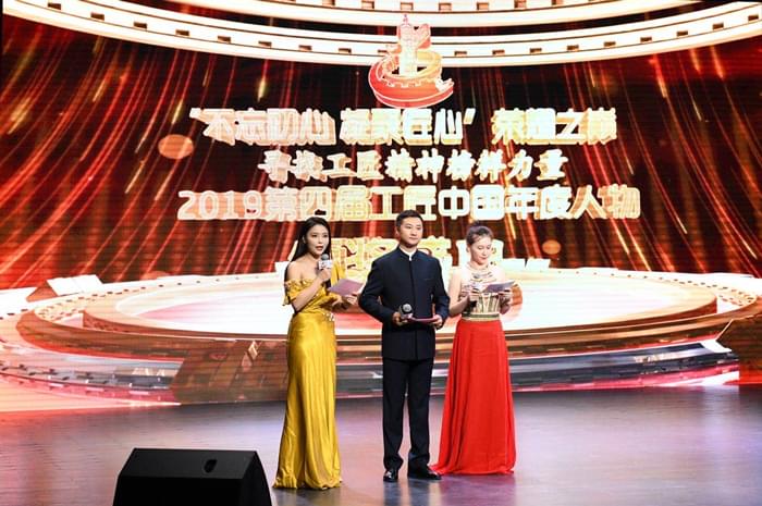 6新華社主持人張石榴、央視主持人劉哲、心靈之聲殘疾人藝術(shù)團(tuán)主持人娜娜