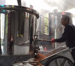 做酒多年的老師傅，為何非將水泥設(shè)備都換成不銹鋼釀酒設(shè)備？