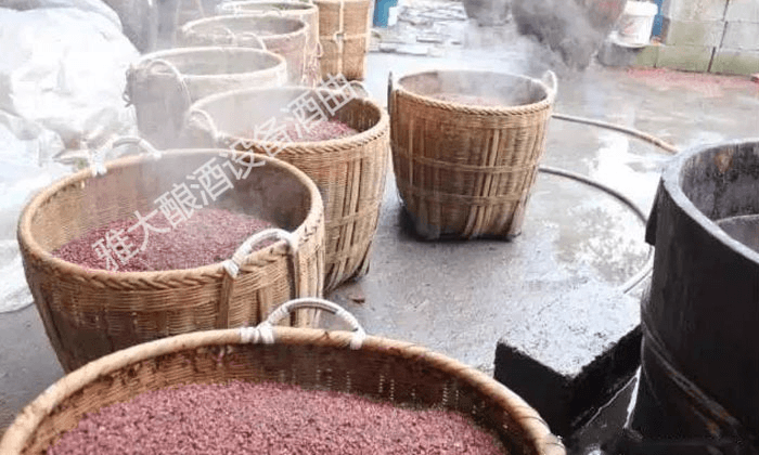 傳統(tǒng)酒坊釀出來的酒口感好，但品種單一