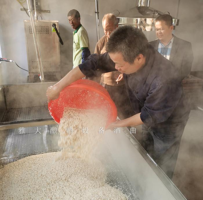 有一種孝順，叫做給父母換套白酒釀造設備 3