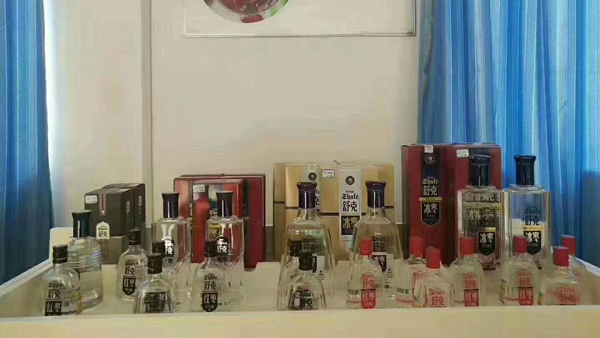 引進(jìn)大型釀酒設(shè)備做紅棗酒，帶領(lǐng)棗農(nóng)致富！