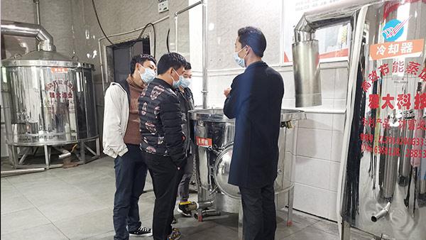 煙酒茶行老板用電加熱釀酒設(shè)備開酒坊，還是純糧酒市場大 3