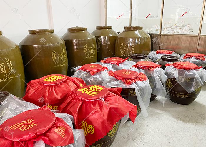 煙酒茶行老板用電加熱釀酒設(shè)備開酒坊，還是純糧酒市場(chǎng)大 6