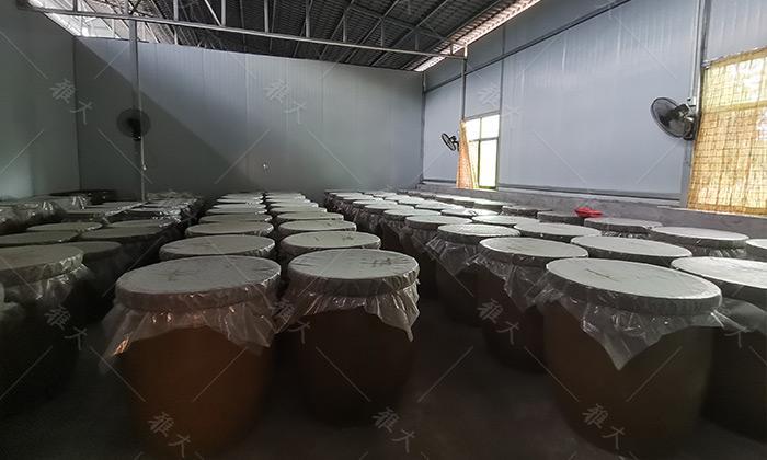 白酒釀造設(shè)備釀的白酒度數(shù)越高越辣?酒辣是什么原因引起的？