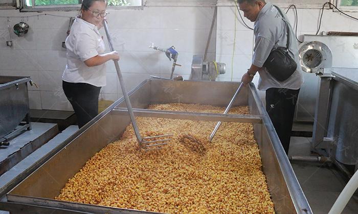 制酒設(shè)備蒸好的玉米糖化24小時(shí)，為什么還有點(diǎn)發(fā)干 酒液少 (5)