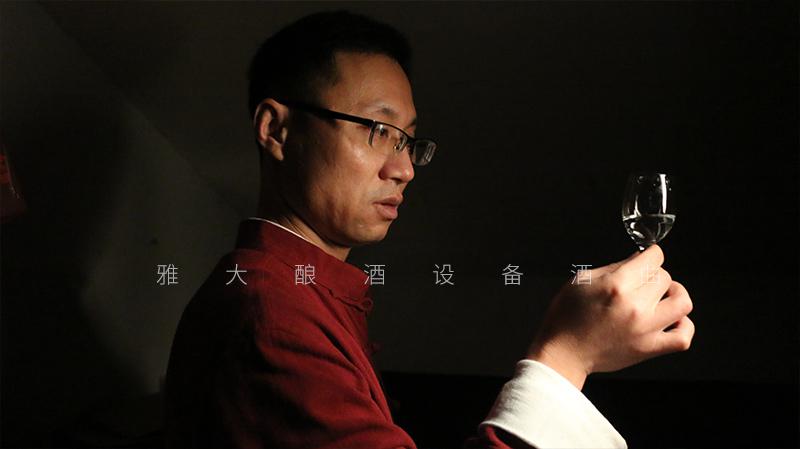 時(shí)間賦予白酒不可復(fù)制的特征，也給蒸餾釀酒設(shè)備酒坊帶來(lái)更多利潤(rùn)1