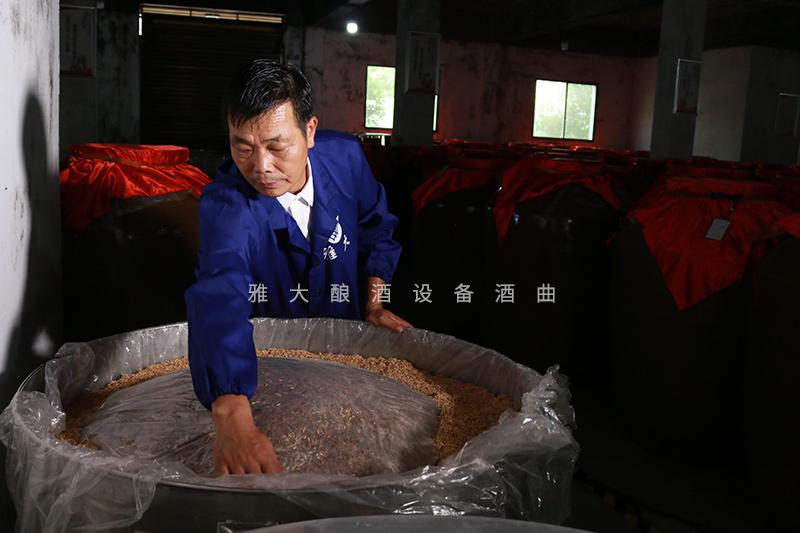 時(shí)間賦予白酒不可復(fù)制的特征，也給蒸餾釀酒設(shè)備酒坊帶來(lái)更多利潤(rùn)3