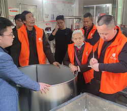 生豬行業(yè)不景氣，彭總采用燒酒設(shè)備做酒+酒糟養(yǎng)豬新模式