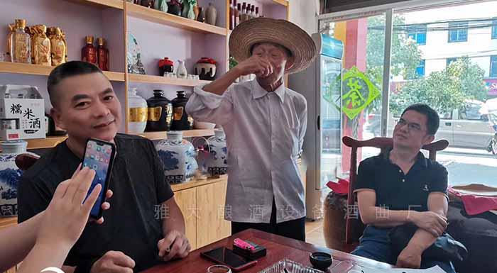 中年男人喝白酒要注意啥？用燒酒設(shè)備做酒的老師傅告訴您答案6