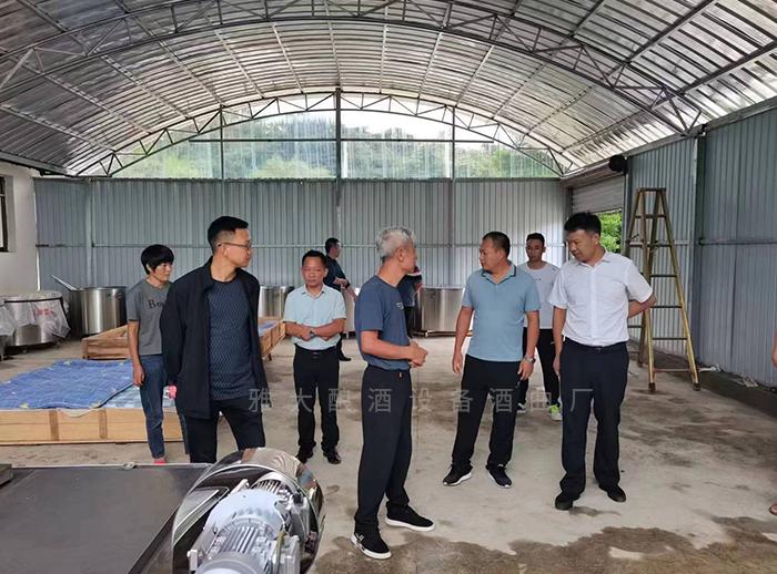 鎮(zhèn)康縣縣委領導，工信局長，鄉(xiāng)鎮(zhèn)領導等親臨現(xiàn)場指導