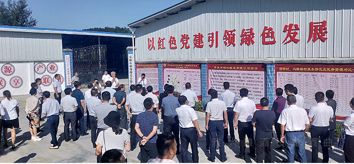 帶動(dòng)貧困戶增收，受到當(dāng)?shù)乇碚? /> 
</p>
<p style=