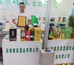 引進(jìn)大型釀酒設(shè)備釀拐棗酒，山間野果變“金果”