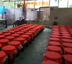 黎云勛憑1套白酒釀酒設(shè)備釀酒致富，并帶領(lǐng)村民就業(yè)