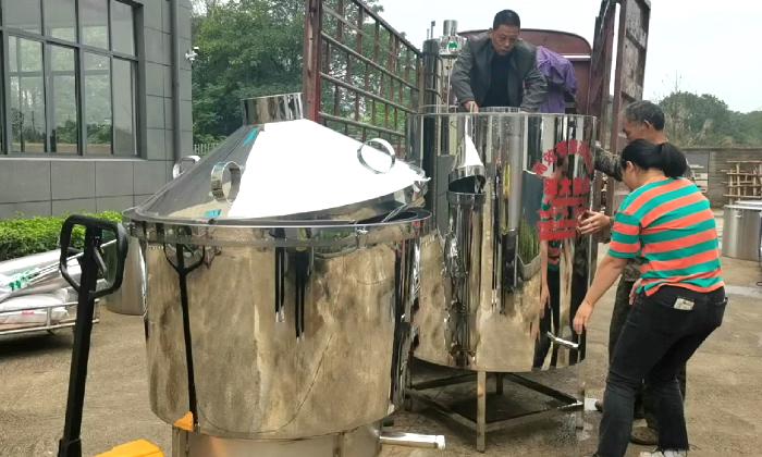選購了一套200斤白酒釀造設備