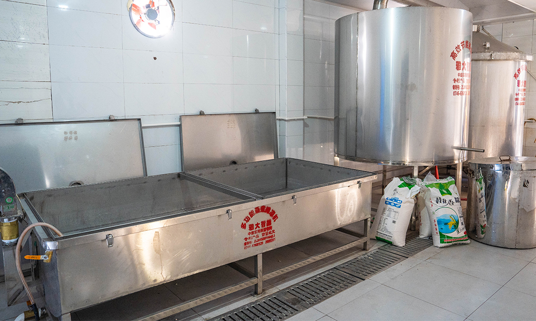 釀酒設(shè)備全套多少錢(qián)？您買(mǎi)的釀酒設(shè)備價(jià)格是不是貴了？ 2