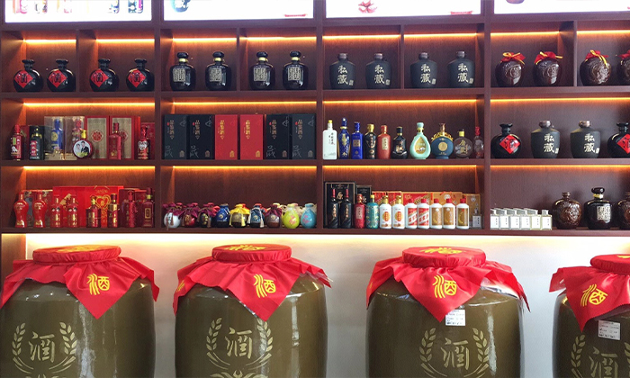 驚呆了！沒(méi)想到用烤酒設(shè)備開(kāi)一家特色酒坊的利潤(rùn)這么高！ 1