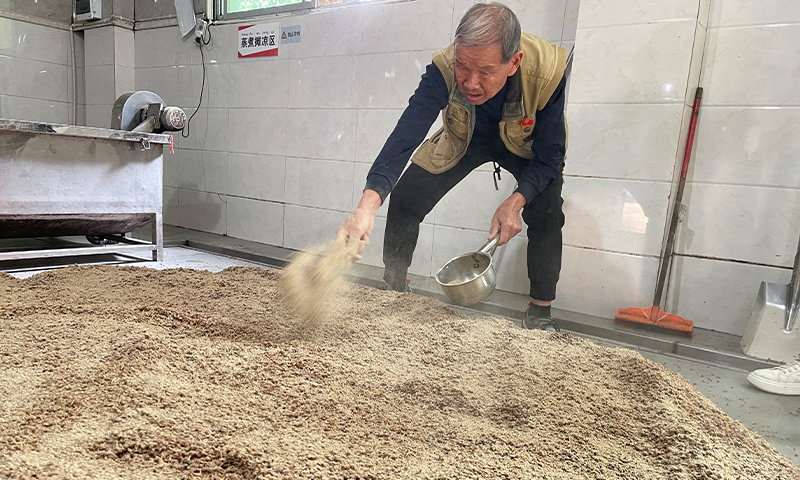 沒學(xué)歷沒技術(shù)用燒酒設(shè)備做酒前景如何 2