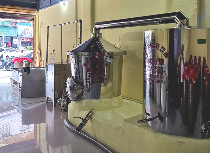 用白酒釀酒設(shè)備釀酒