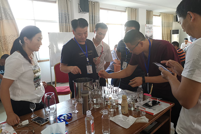 白酒勾調(diào)：化平凡為非凡的&ldquo;釀酒魔法&rdquo; 4